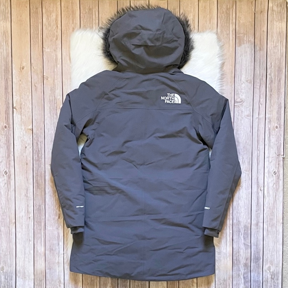 The North Face Women’s New Outerboroughs Parka - Picture 7 of 10